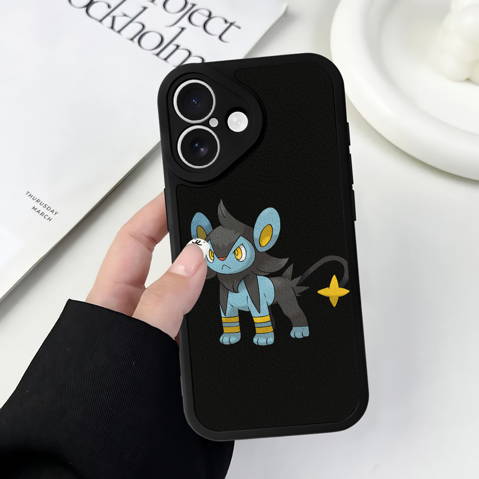 （画像用） ポケットモンスター Pokémon 【iPhone 16シリーズ対応】シリコンスマホケース（レザー調） 材質：シリコン